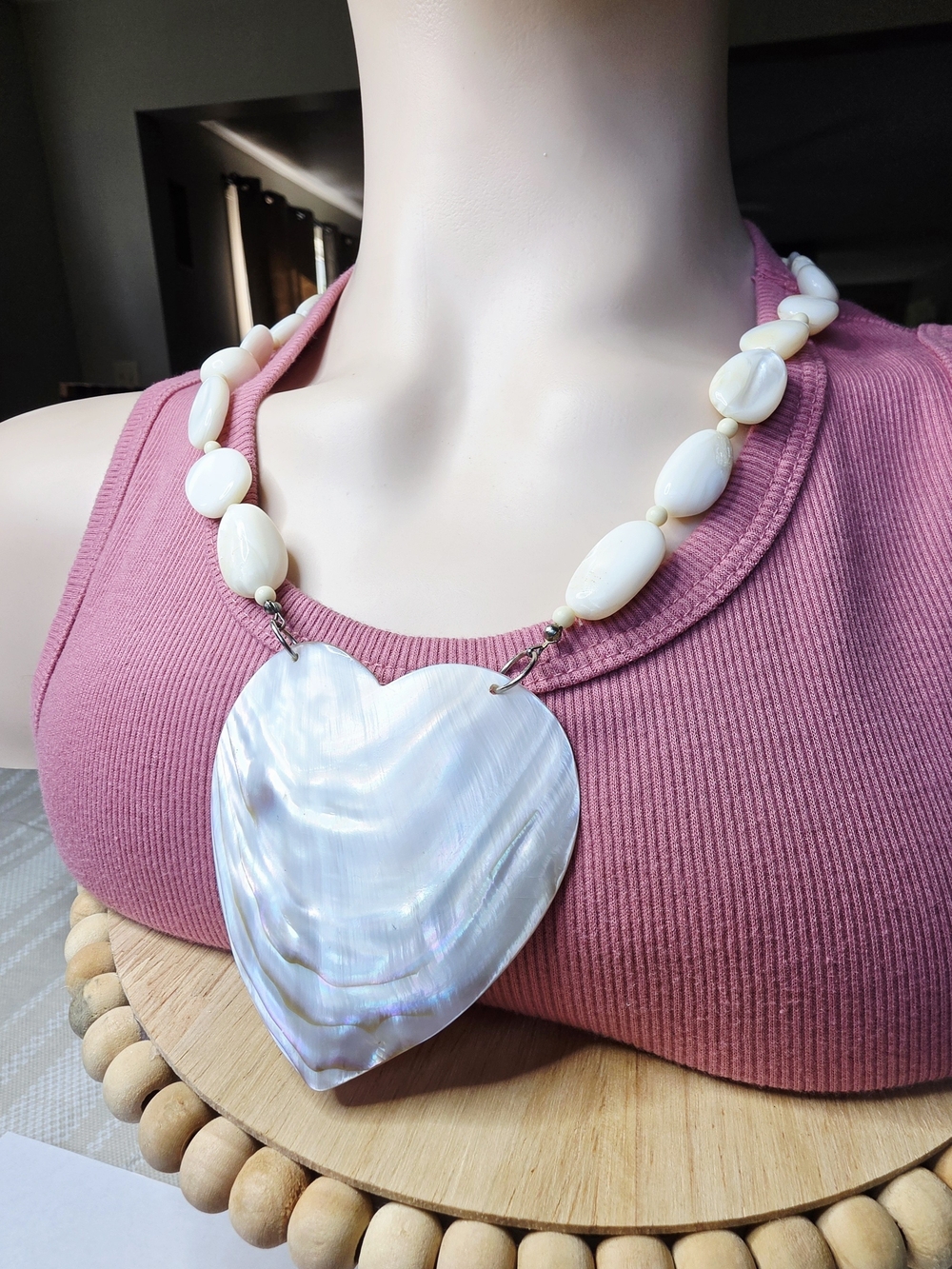 Women’s White Shell Heart Pendant Beaded Necklace